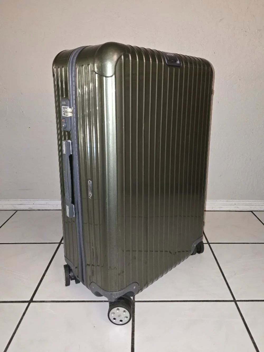 Rimowa Salsa Deluxe Multiwheel 830.90 Large 82L Check-In 4 Spinner Olive AS-IS